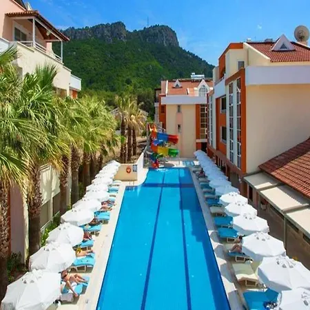 Lavia Hotel 3*