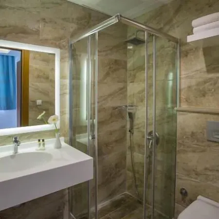 Hotel Lavia 3*