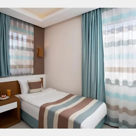 Lavia Hotel 3*